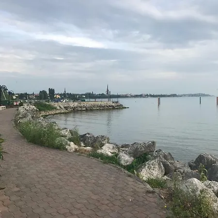 Giardino Sul Garda بيت للعطل *