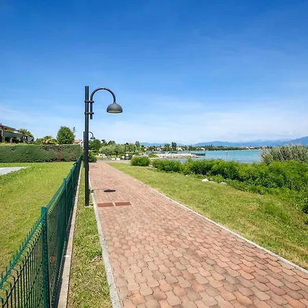 Giardino Sul Garda * سيرمِيوني