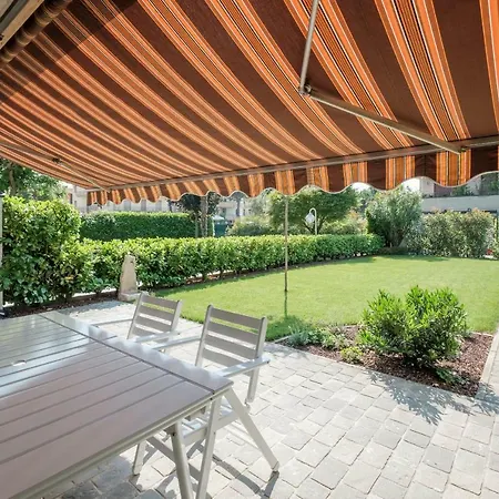 度假居 Giardino Sul Garda 西尔米奥奈